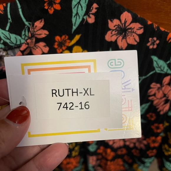 Brand new Lularoe Ruth size XL - Picture 1 of 3
